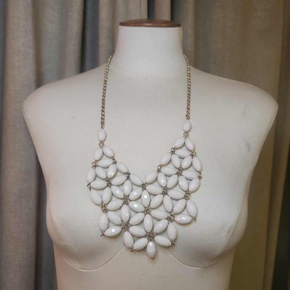 Vintage Elegant White Statement Necklace